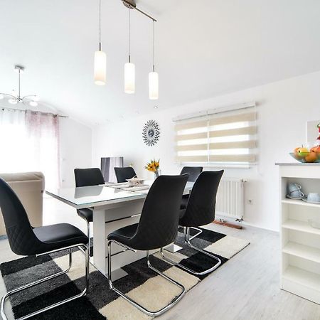 Hotel Apartman Novokmet-Crno Zadar Zewnętrze zdjęcie
