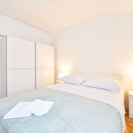 Hotel Apartman Novokmet-Crno Zadar Zewnętrze zdjęcie