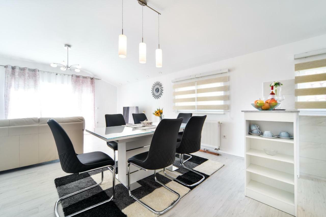 Hotel Apartman Novokmet-Crno Zadar Zewnętrze zdjęcie