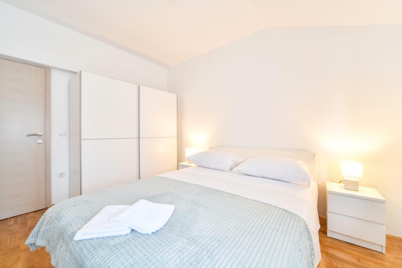 Hotel Apartman Novokmet-Crno Zadar Zewnętrze zdjęcie