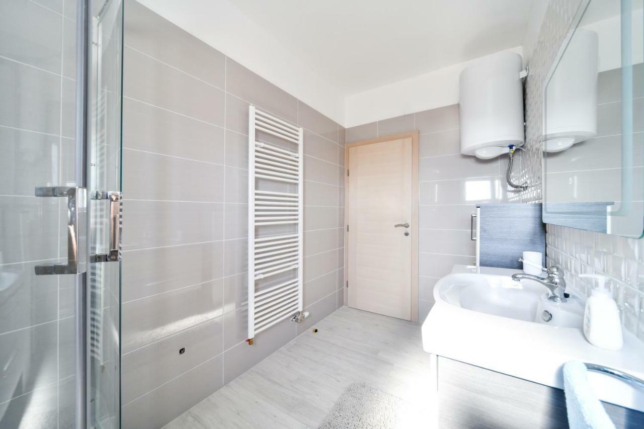 Hotel Apartman Novokmet-Crno Zadar Zewnętrze zdjęcie