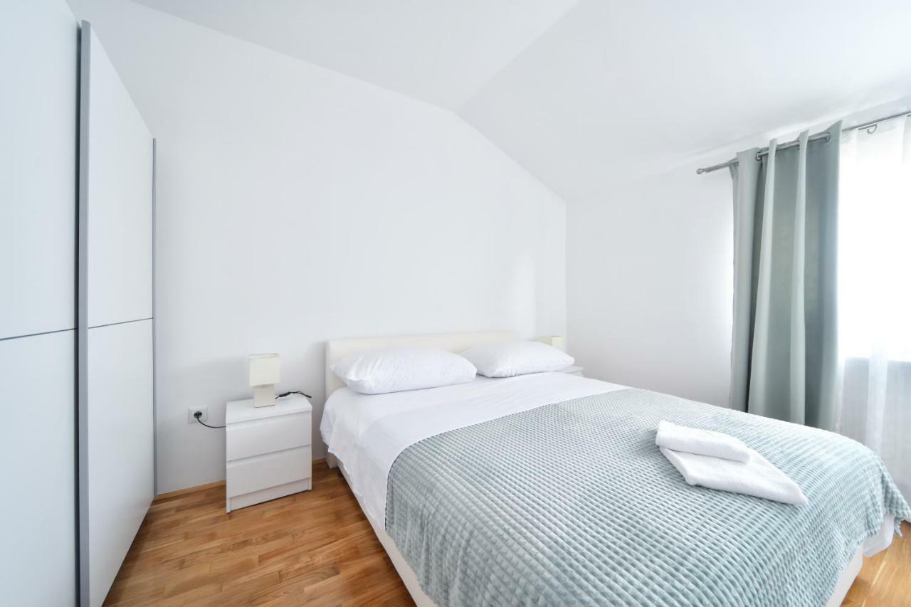 Hotel Apartman Novokmet-Crno Zadar Zewnętrze zdjęcie