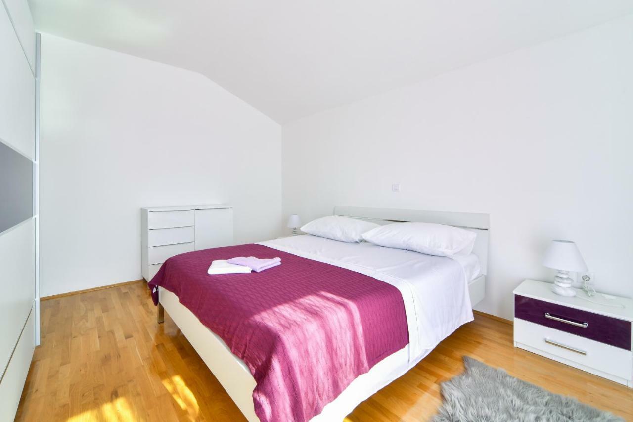 Hotel Apartman Novokmet-Crno Zadar Zewnętrze zdjęcie