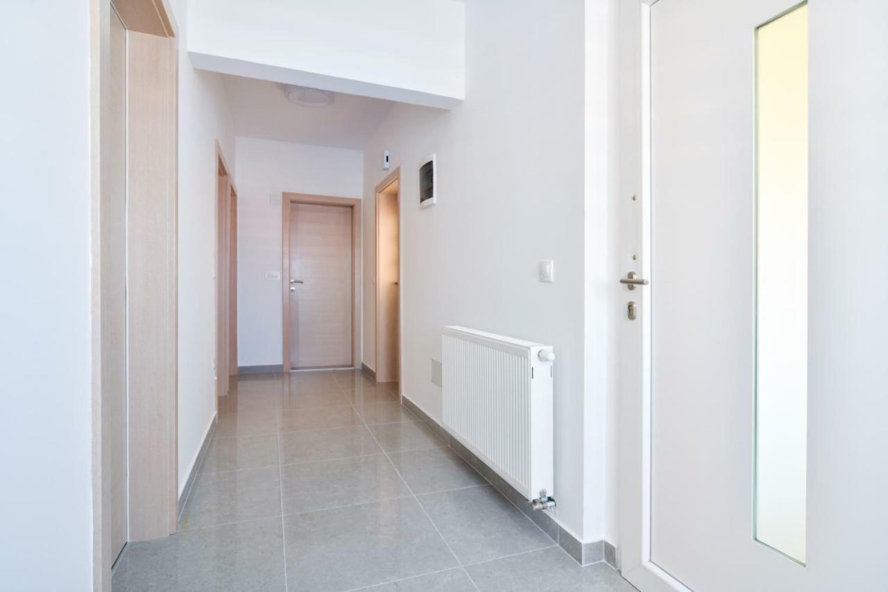 Hotel Apartman Novokmet-Crno Zadar Zewnętrze zdjęcie