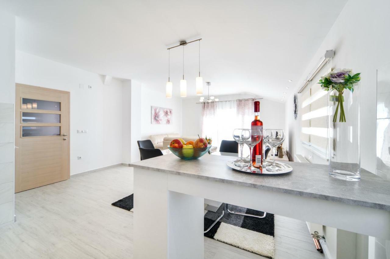 Hotel Apartman Novokmet-Crno Zadar Zewnętrze zdjęcie