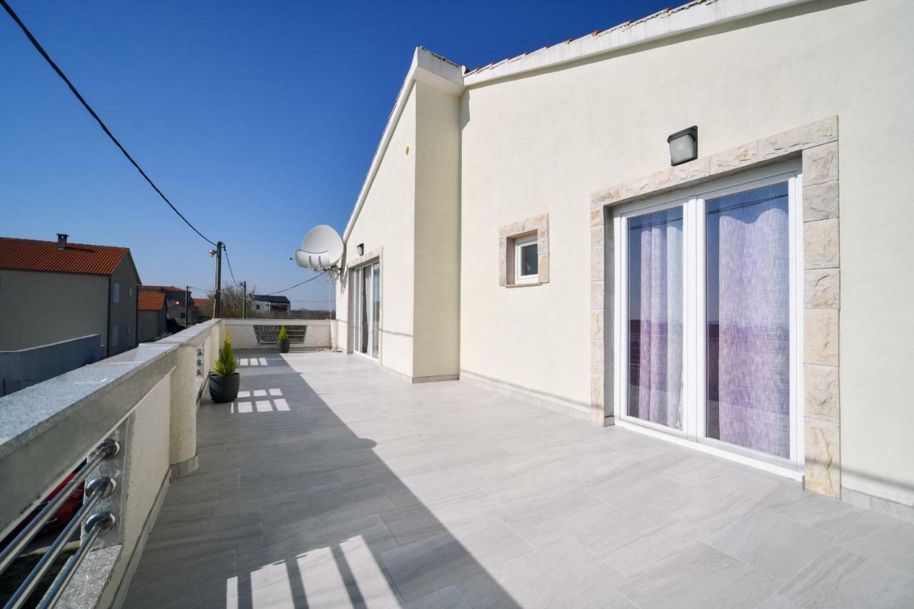 Hotel Apartman Novokmet-Crno Zadar Zewnętrze zdjęcie